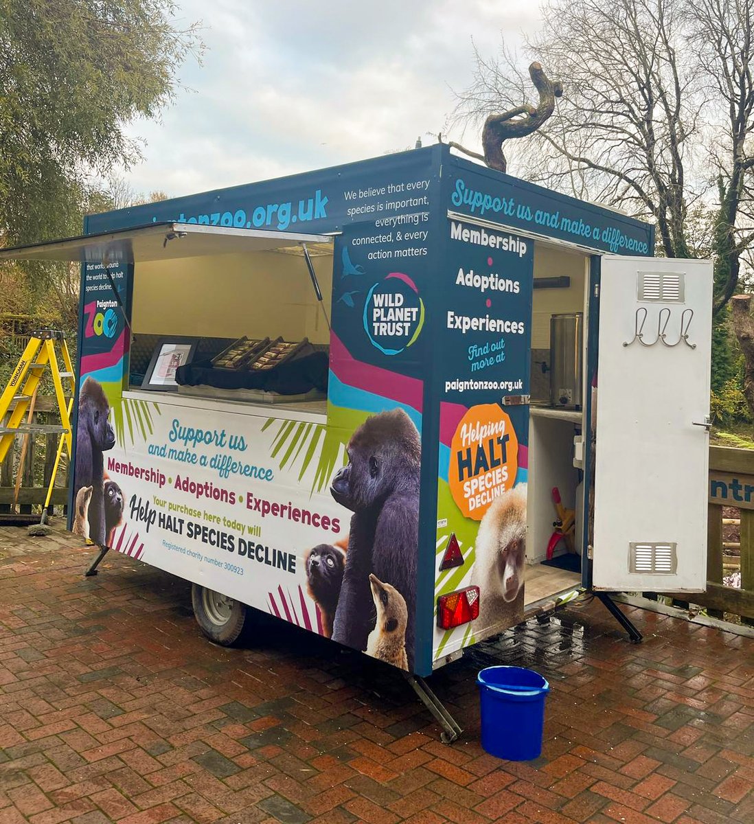 🦧🐊 Wrapping up the week with this vibrant food truck transformation which we installed in time for Paignton Zoo's spectacular GloWild event! 🦥🦒

#PaigntonZoo #GloWild #VehicleWrap #VehicleGraphics #TransportationTransformation #BespokeGraphics #EnigmaSigns