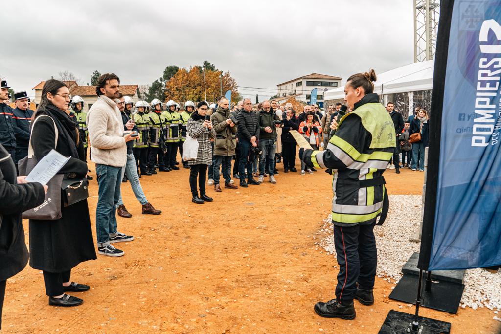 Pompiers_13's tweet photo. [#VieduCorps]

Hier a eu lieu la pose de la première pierre du nouveau centre d'incendie et de secours d’Aix-La Torse, dont l'ouverture est prévue pour 2025 !

Ces nouvelles infrastructures permettront aux #Pompiers13 de mieux desservir le territoire et sa population 🚒 https://t.co/o2bFHGId1M