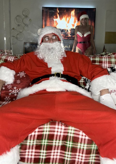 Santa came early💦🎄 https://t.co/hiRl2xu0ry