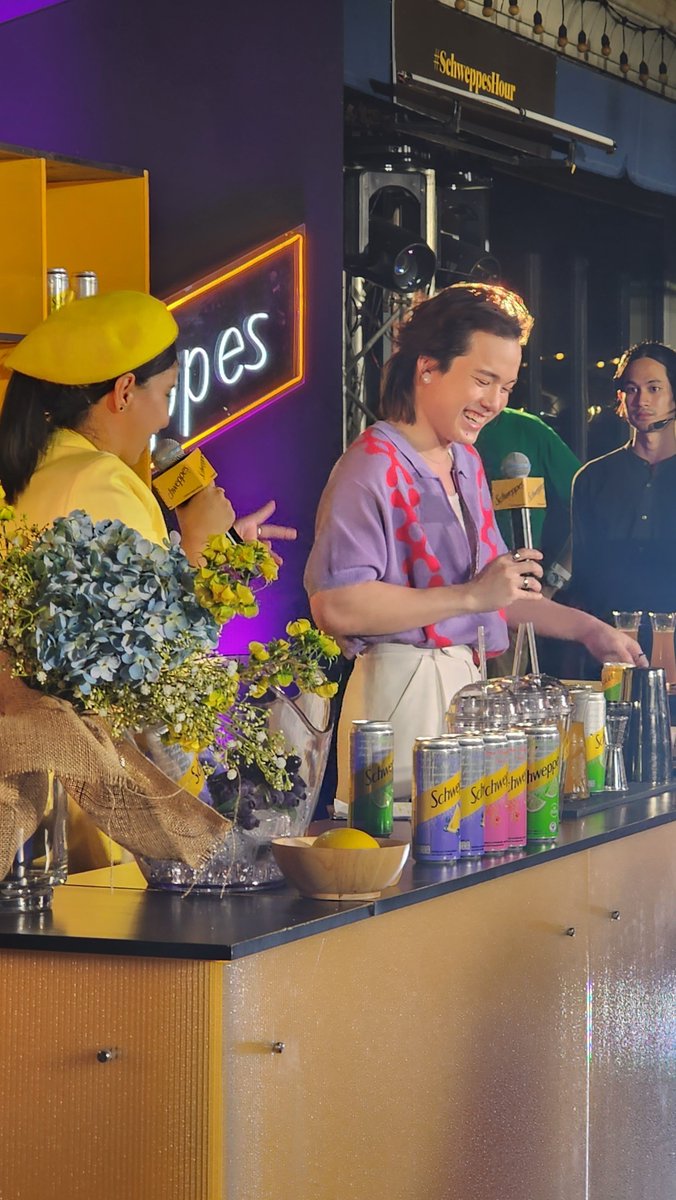 fonzzdh's tweet photo. คิดถึงรอยยิ้มนี้ที่สุดเรยยยยยย

#SchweppesHourxJMJ
#JamyJamess #SchweppesTH #SchweppesHour https://t.co/vl2F6n1AEf