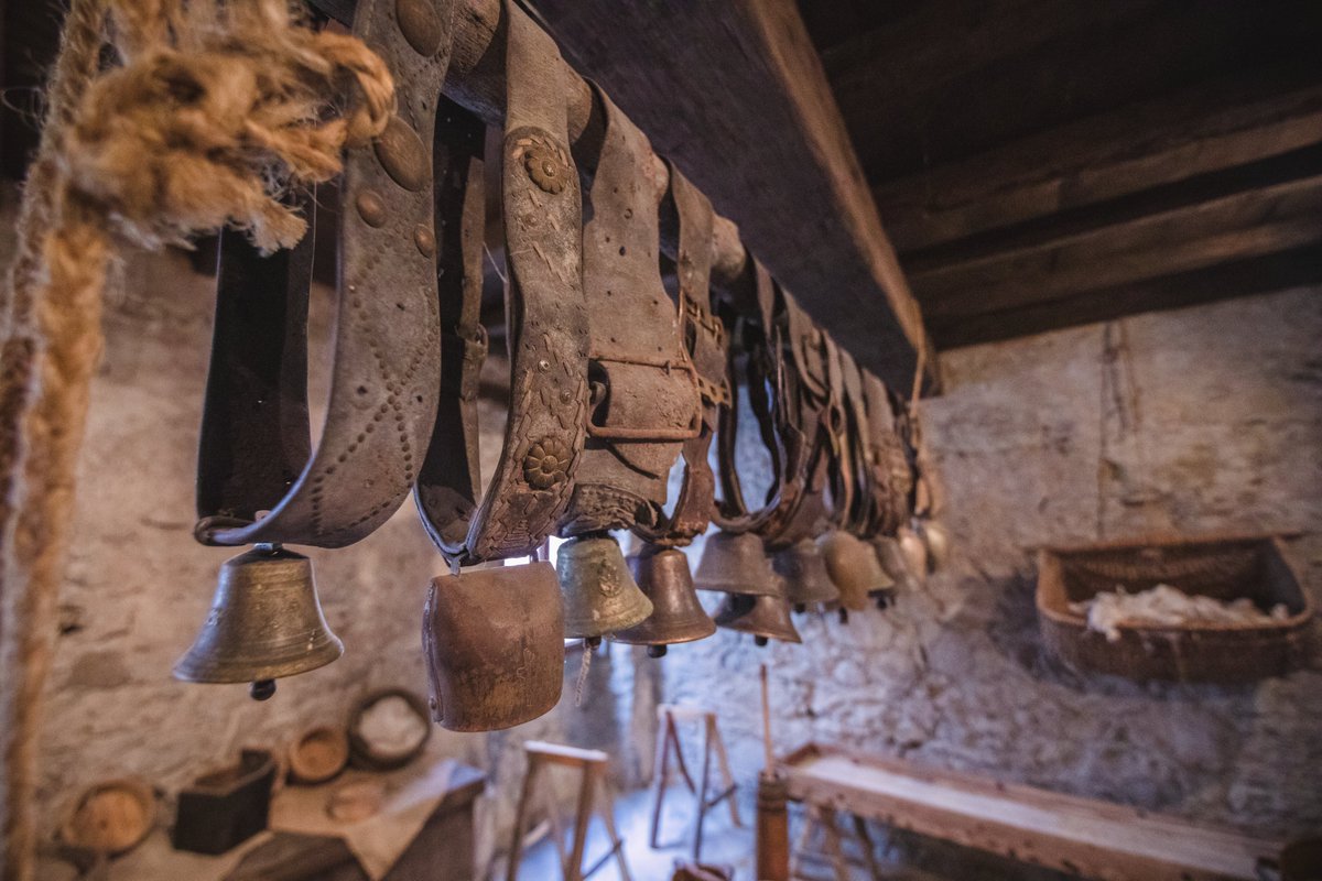 ParcoAlpiLiguri's tweet photo. #borghisvelati nel #parcoalpiliguri - Il Museo Etnografico "Civiltà delle Malghe" di #Mendatica🐑 riporta il visitatore alla vita di un tempo, proponendo una ricca collezione di oggetti d’uso quotidiano 🧺 ma anche di riproduzioni di documenti storici 📜.
📞Info: Tel. 0183 328713 https://t.co/2A9GYRe1zW
