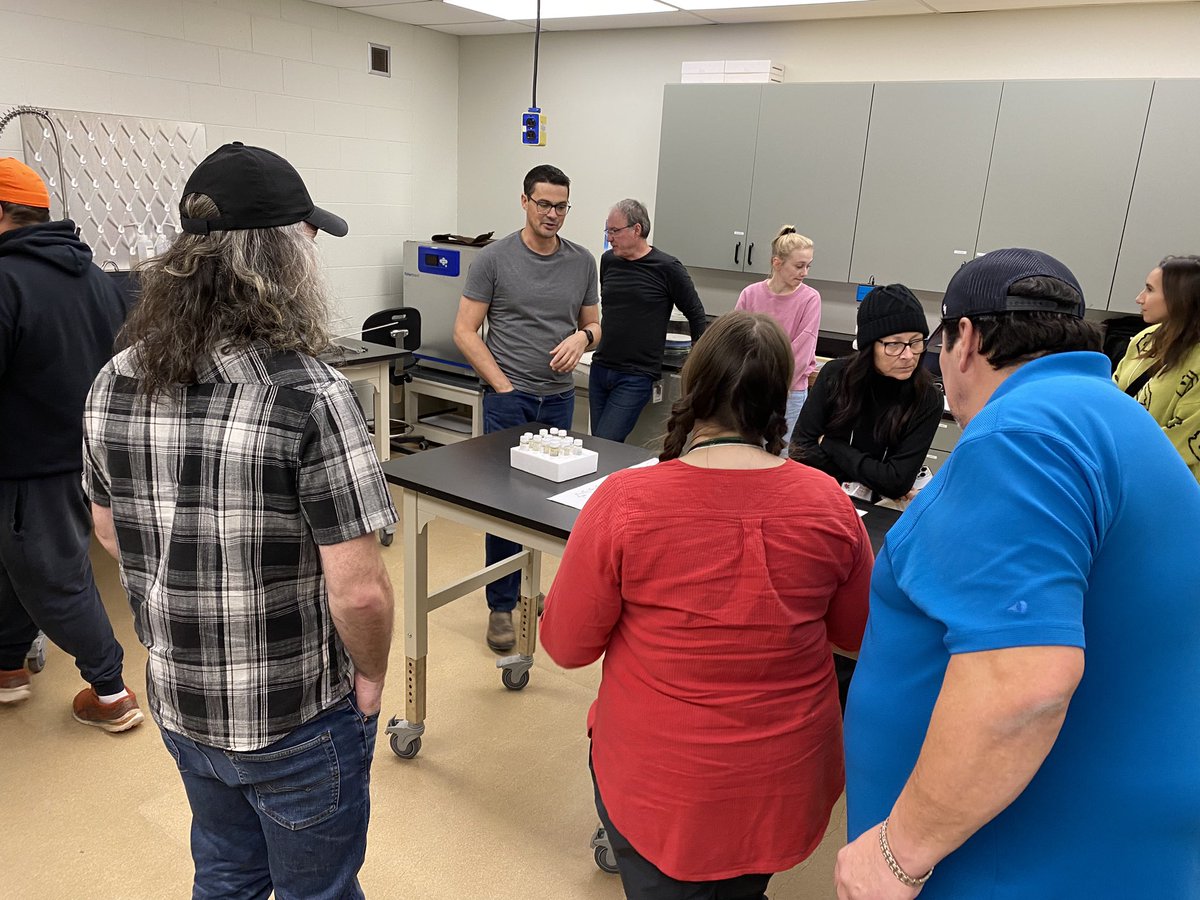 Epitetj's tweet photo. Indigenous Seed Collection Progran in Lab Training sessions are going great, what a great bunch of people #indigenouseseedcollectioprogram #SeedForOurFuture #SeedsandStories https://t.co/sOvccFt14L