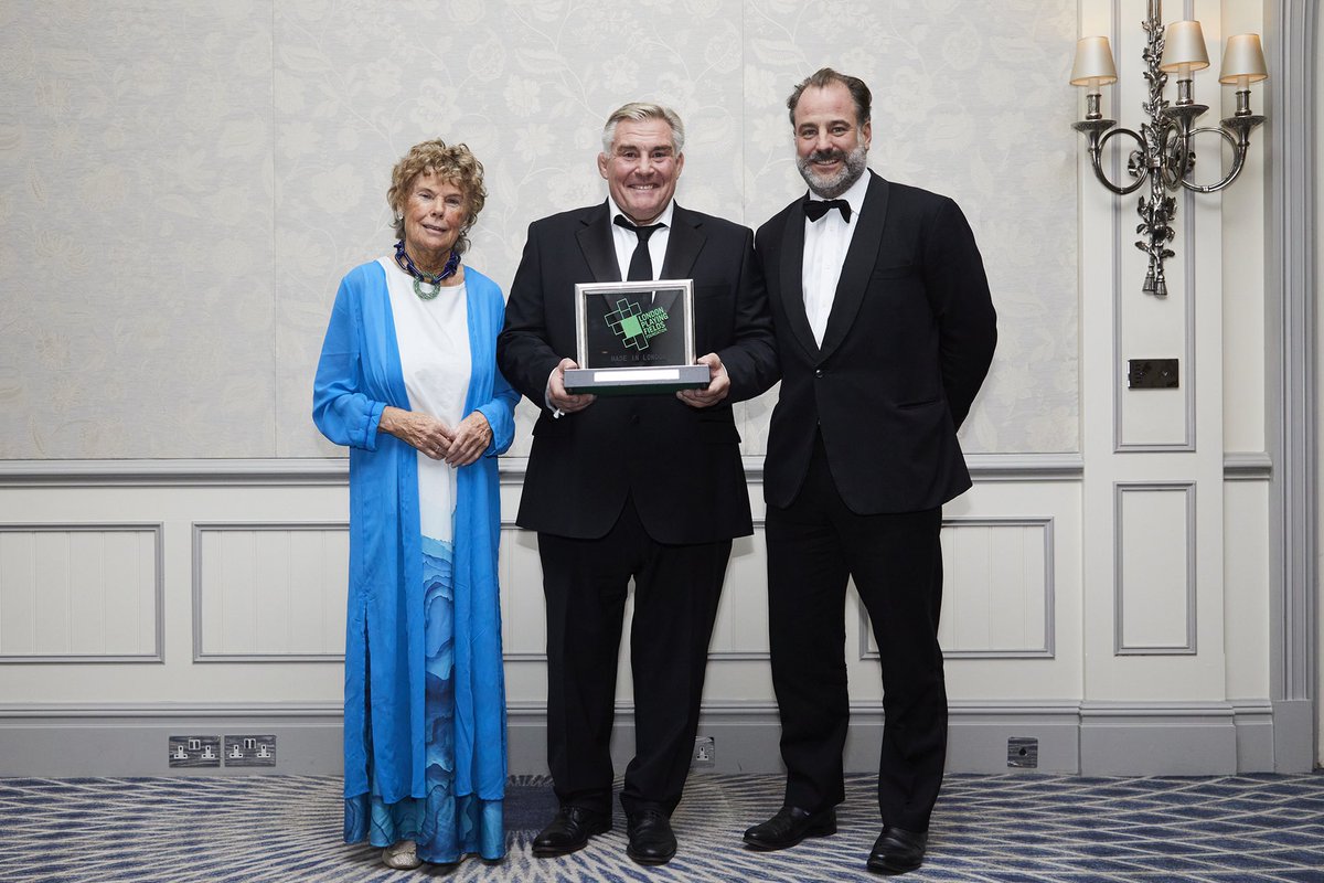 CatharineHoey's tweet image. Pleased to present Jason Leonard OBE with his  @TheLPFF ‘Made in London’ award at the Savoy. One of Englands greatest Rugby players he understands the need for good quality playing fields. Joined by Hon William Cadogan Chairman of London Playing Fields Foundation