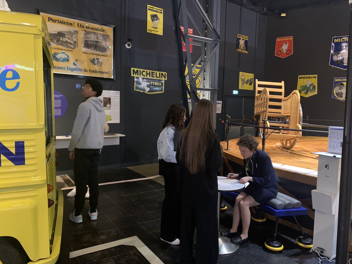 55 élèves du collège de Gerzat <a href="/acclermont/">Académie de Clermont-Ferrand</a> ont profité d’un moment exceptionnel au cœur du #hall32 et de #aventuremichelin . Approche technologique innovante et parcours #eac muséal singulier ont enthousiasmé élèves et enseignants et  ont pratiqué en direct des outils de  pointe