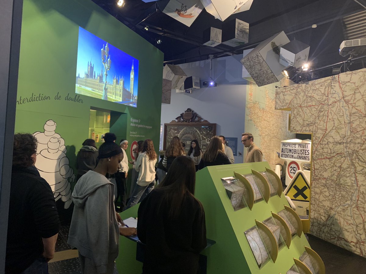 DAAC_Clermont's tweet photo. 55 élèves du collège de Gerzat @acclermont ont profité d’un moment exceptionnel au cœur du #hall32 et de #aventuremichelin . Approche technologique innovante et parcours #eac muséal singulier ont enthousiasmé élèves et enseignants et ont pratiqué en direct des outils de pointe https://t.co/PvXf7e1ozF