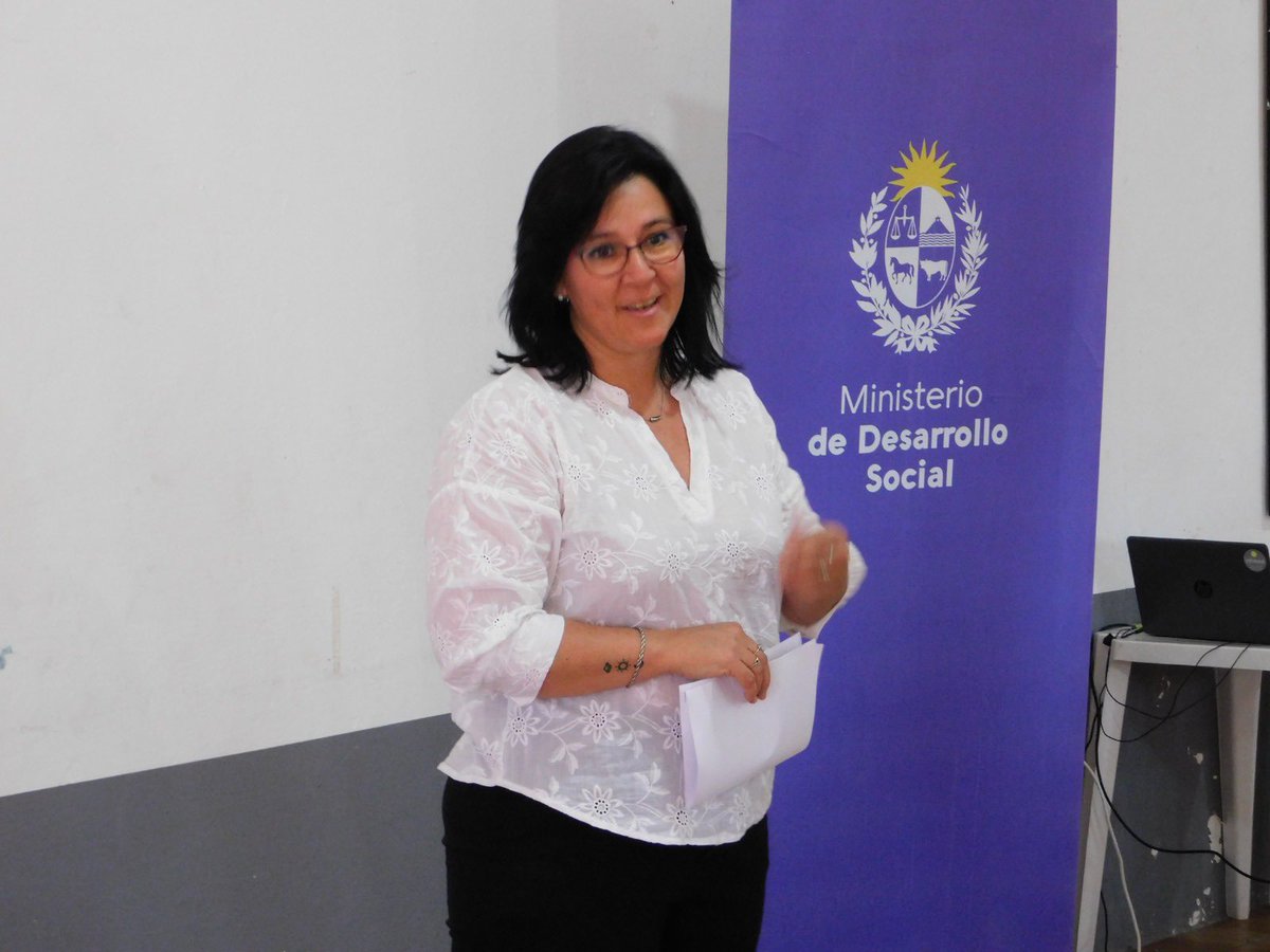 En oportunidad de ser Maestra de Ceremonia en el acto de cierre del Programa (socio educativo laboral) Accesos. 
Debo agradecer a la Directora Dptal. Mtra.  Carmen Ábalo y al Referente Dptal del Programa, Jorge Armas, por confiar en mí para dicho rol.