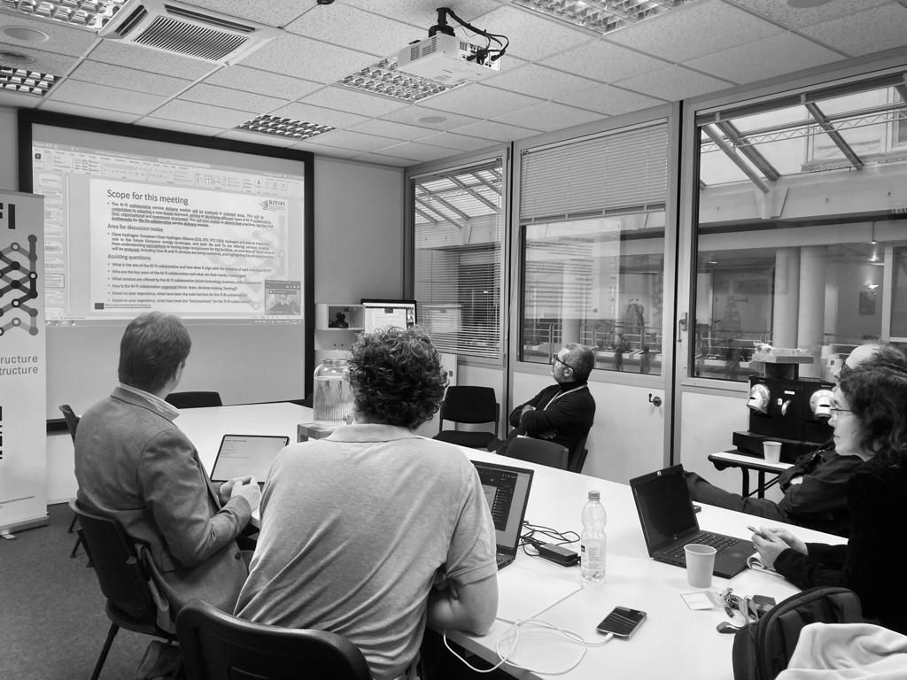 The #RITIFI internal hybrid meeting has officially kicked off at the #ESRF🇫🇷!  
Our focus🔍? 
With a case-based approach, understanding existing relations to supercharge the critical role #collaboration between RIs and TIs plays in shaping the future #Europeanenergy landscape.