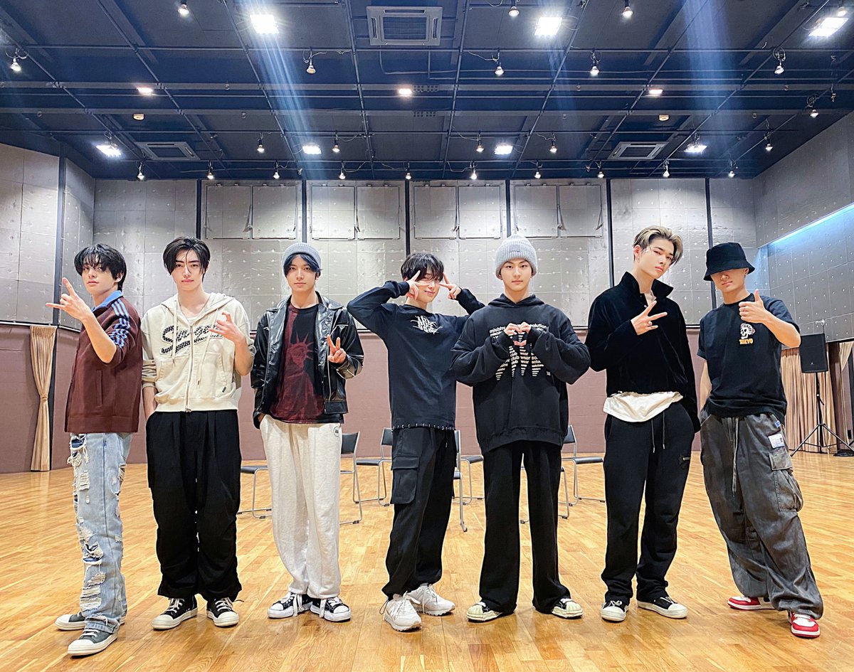 압도적인 스케일과 역대급 퍼포먼스로 MAMA를 찢어놨던 그 무대!
Bite Me 🩸 + Dance Break 안무 영상
오늘 엔진이 누울 자리는 여깁니다 🙌

#ENHYPEN #엔하이픈 
#2023MAMA #MAMAAWARDS