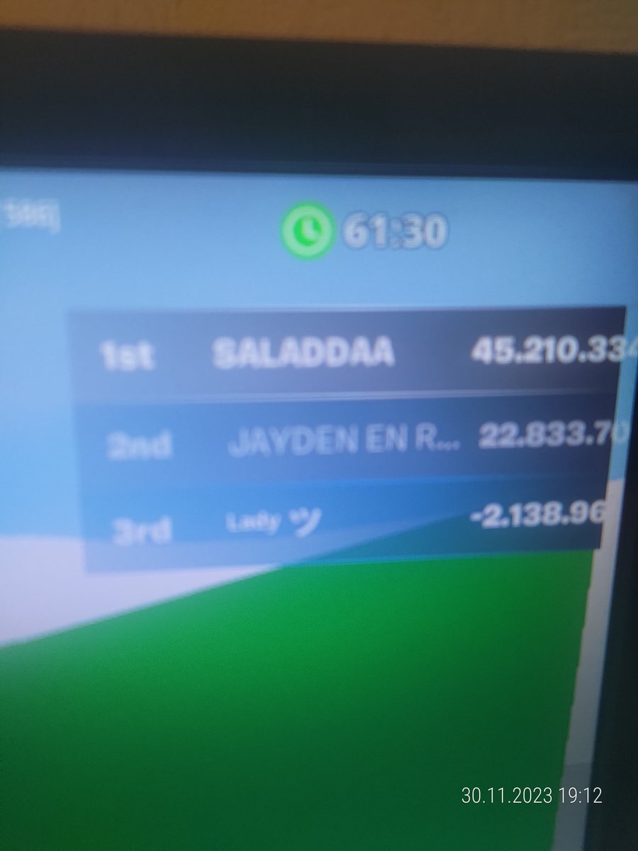 Maike03454069's tweet photo. @FeRinS_FN  sadly now i have negative score after building the bathroom at superhero tycoon 2. Relogging doesn't work. -2 B Points..funny that it also said I am level 1 with 0 points at the same time https://t.co/GECYPYroOt