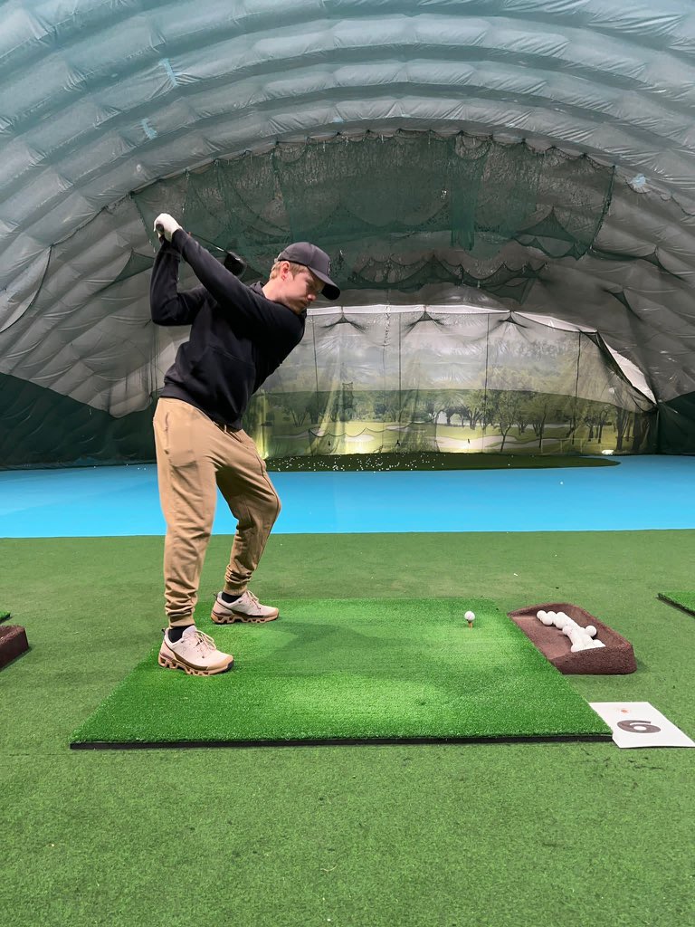 <a href="/Jouhkb/">Joni Jouhkimainen</a> tunnetaan kovana pelimiehenä pokeripöytien lisäksi myös golfviheriöillä. Tuore Malmin Golfhallin osakas tähtää kohti nollan tasoitusta.

pokerifoorumi.org/jouhkimainen-j…