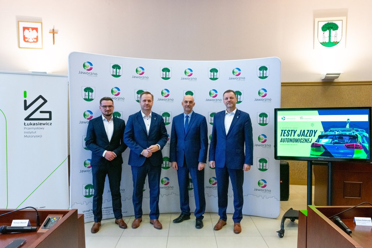 PIMOT_EU's tweet photo. Dzięki zespołom badawczym oraz inwestycjom w najnowocześniejsze wyposażenie badawcze @PIMOT_EU może wypełniać misję Łukasiewicza poprzez wsparcie branży motoryzacyjnej realizując prace B+R oraz badania homologacyjne pojazdów – mówi Witold Luty, Dyrektor Instytutu
#pimot https://t.co/Sv0wGyLBkQ