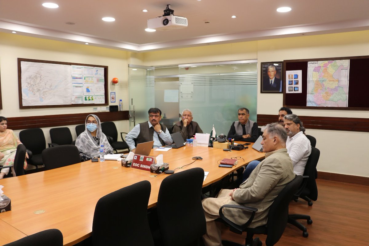 PolioFreeSindh's tweet photo. EOC Sindh Coordinator Mr. Irshad Sodhar led a virtual NIDs Nov-23 campaign review with all Sindh districts, excluding Karachi. DTF teams are tasked with a 2-day extended catch, focusing on cluster validations &amp; LPUC monitoring. Core team feedback addresses LPUCs &amp;  challenges. https://t.co/PsT0USr4Xa