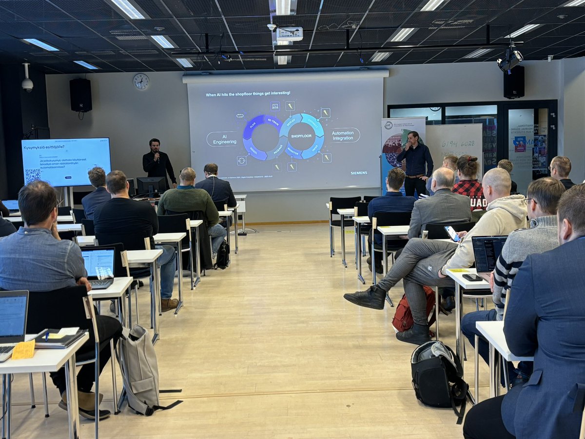 ElinaVaramki's tweet photo. SeAMK Foorumi käynnissä. Tekoälyn teollisuussovellukset - käytännön hyötyä koneoppimisesta. Salissa ja verkossa runsas kuulijajoukko. #EcoAction #EitManufacturing https://t.co/90US3IwrS9