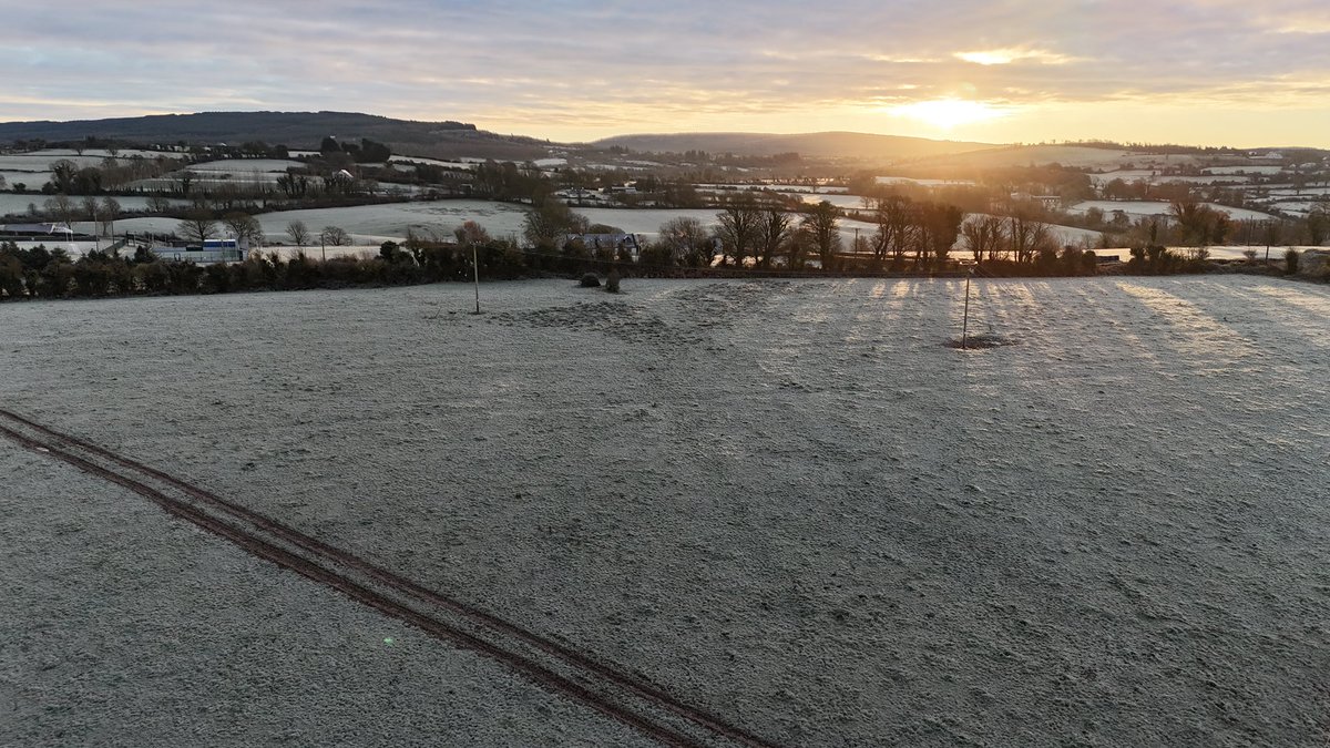 PriceyKev11's tweet photo. @deric_tv Newport Tipperary Frost this morning https://t.co/PIgXXAg67y