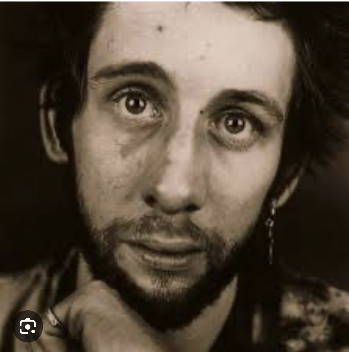 Hope that wherever you are now, #ShaneMacGowan, you are on the sunny side of the street. RIP and thanks for all the unforgettable tunes that have punctuated the lives of all of us who belong to the Irish diaspora. ❤️☘️