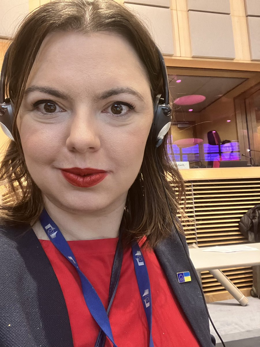 diana_m_pinter's tweet image. 2nd day of #InterpretingEurope

 I think we are matching with the #GermanBooth today 🔴