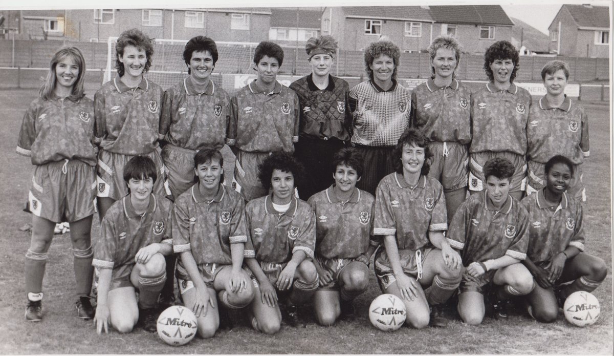 As @Cymru prepare to play Iceland tonight in the @WEURO a flashback to 30 years ago when the same fixture took place in Port Talbot. Wales women had already played many international matches with distinction, but 6 September 1993 marked the first under the banner of @FAWales 🏴󠁧󠁢󠁷󠁬󠁳󠁿🇮🇸