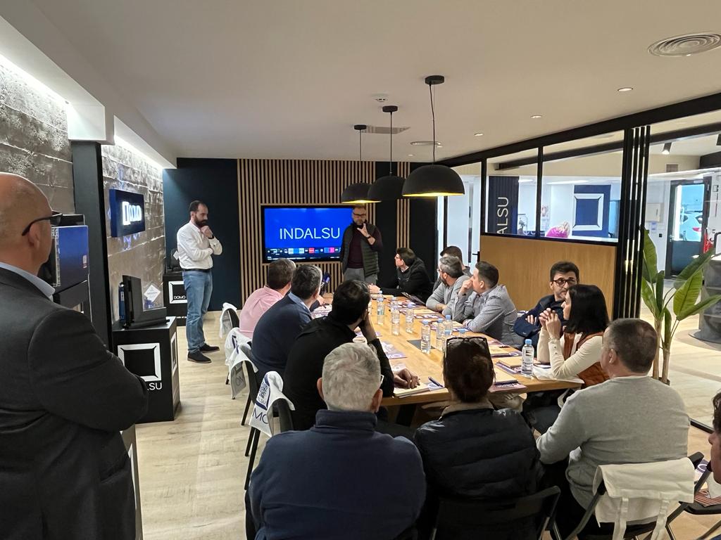 DOMObyINDALSU's tweet photo. 🔛 ¡Empieza la jornada de nuestra formación #DOMOEXPERTO!

👨🏻‍🎓 En esta #DOMOEXPERTO la protagonista es nuestra solución #DOMODECOR, clave para el mundo del #interiorismo y la #arquitectura.

Y recuerda que en estas formaciones... ¡te lo contamos, lo fabricamos y lo montamos! 🧠 https://t.co/1XU3FEaODQ