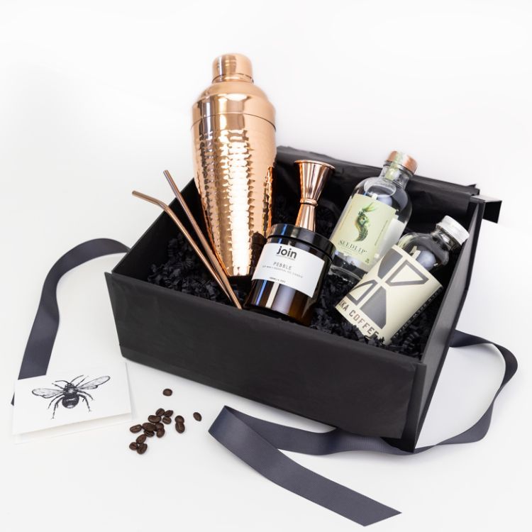 GildedBeeStudio's tweet photo. 🌟 Happy #SmallBusinessSaturday! 🌟 At #GildedBee, our mission is simple: spreading joy through thoughtful corporate gifts. A big shoutout to our amazing UK small business network—your creativity and passion make our gifts truly special. https://t.co/59GMiR5vTj