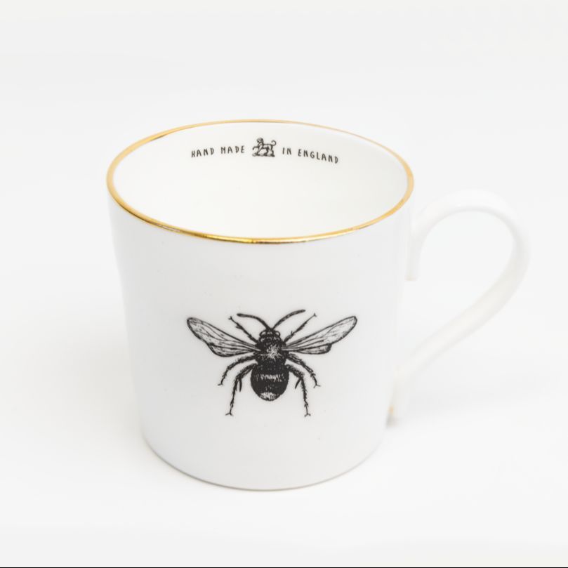 GildedBeeStudio's tweet photo. 🌟 Happy #SmallBusinessSaturday! 🌟 At #GildedBee, our mission is simple: spreading joy through thoughtful corporate gifts. A big shoutout to our amazing UK small business network—your creativity and passion make our gifts truly special. https://t.co/59GMiR5vTj
