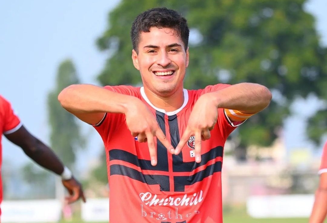 🗣 ¡Grito Charrúa en India 🇮🇳! En la Segunda División hubo gol de <a href="/MartinChaves1/">Martin Chaves</a> para el Churchill Brothers que cayó 2-1 con Delhi FC ⚽️💥 Es el primer gol en la temporada iniciada en octubre y el quinto festejo en el año