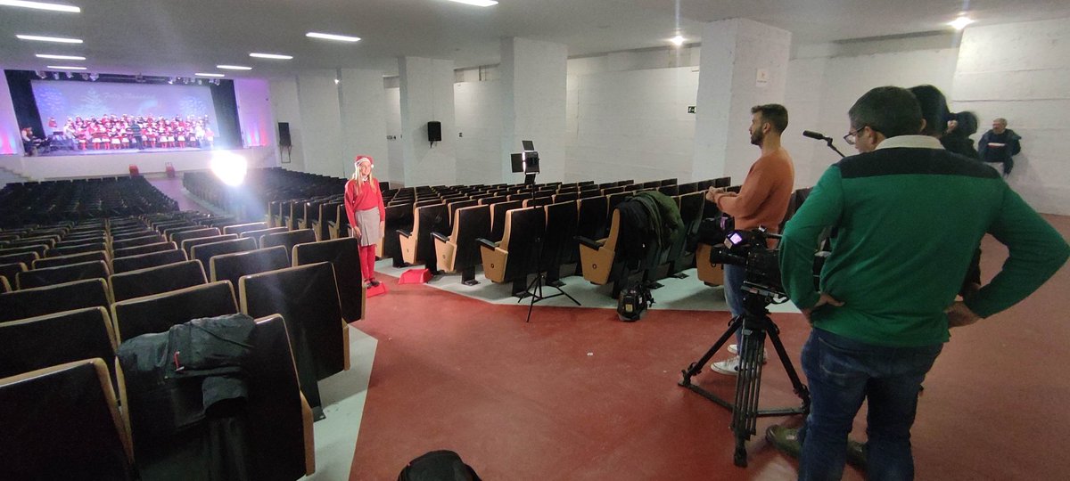 Si tenemos un fantástico coro escolar, es normal que venga la televisión a grabarnos.
Ayer  nos visitó <a href="/cyltv/">CyLTV</a> junto a Eduardo Kilez para comprobar como suena nuestro coro y disfrutar de algún villancico. 
Os informaremos de próximas novedades.
#SanAgustín_VA