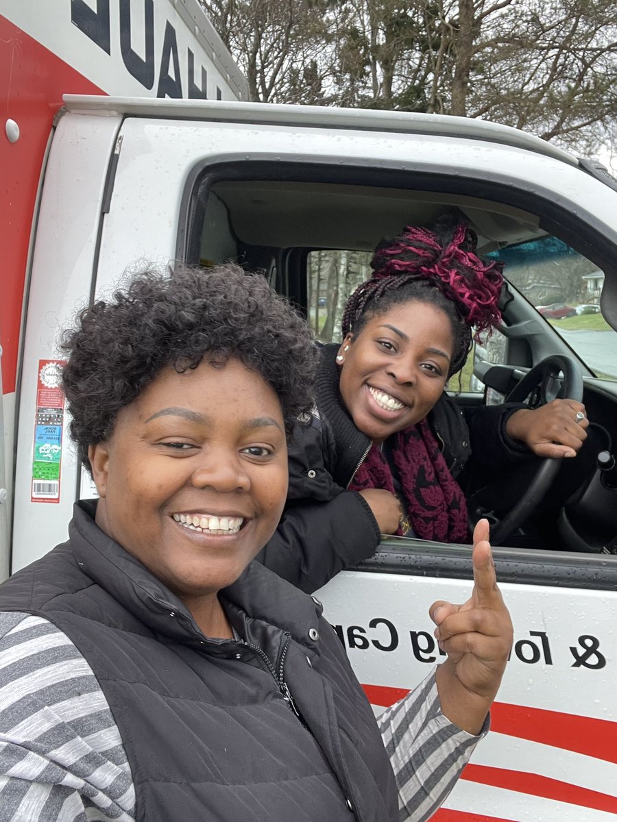 @LisaRobertsHfx We do, too. This pic, of housing workers Hope and Rochelle, speaks volumes.