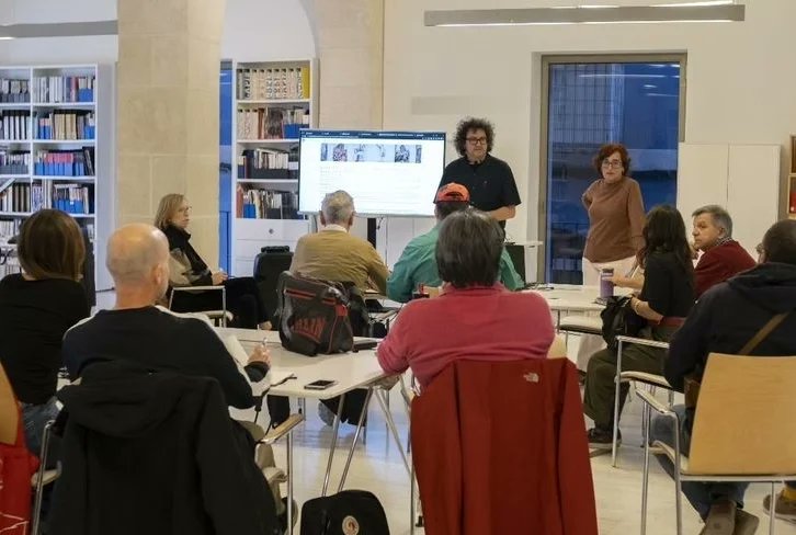EusebiSempere's tweet photo. Dijous i divendres passat, Daniel G. Andújar va impartir el taller "Pràctica artística a l'Era de la Intel·ligència Artificial. De Sempere als nostres dies." a l'@MACAAlicante 🎬, dins del @rosfilmfestival 🤖

#AnySempere #Eusebisempere #PopArt #Geometry #Art #Cinetico #kinetic https://t.co/z3IDSpYSqO