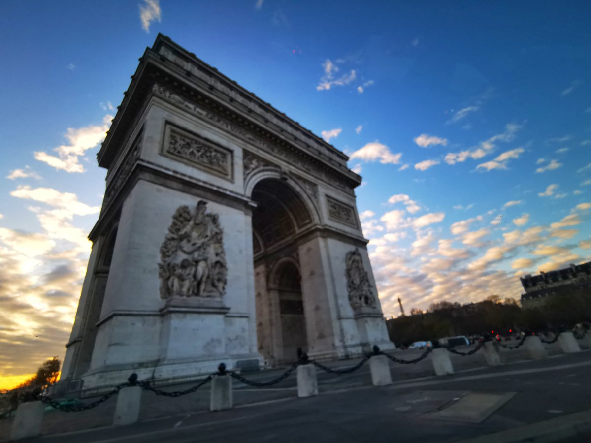 Yesterday morning sunrise at Paris.