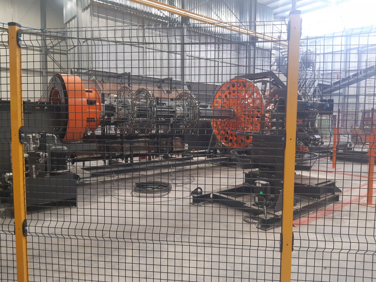 MLArcCharente's tweet image. Cette semaine, le nouveau groupe CEJ de Ruffec a visité la grande entreprise Libaud, spécialiste du béton préfabriqué et du négoce de matériaux destiné aux travaux publics👆
Une entreprise qui comprend 33 agences en France , pour une fabrication 100% française ! 💪
Merci à eux🙏