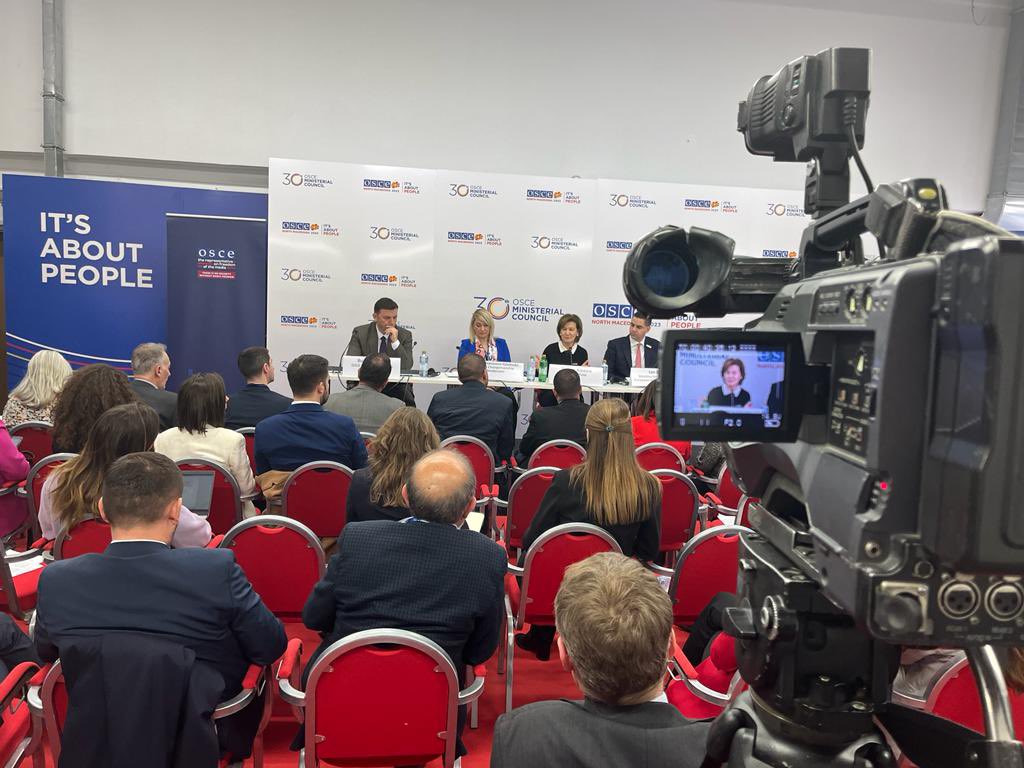 OSCE_RFoM's tweet photo. Glad to witness @OSCE States pledging to improve the safety of women journalists at #OSCEMC2023 in #Skopje.
The #16DaysOfActivism remind us on the need to foster the safety of female journalists online #SOFJO to uphold pluralism, which is key for #mediafreedom and democracy. https://t.co/s2082dFTR0