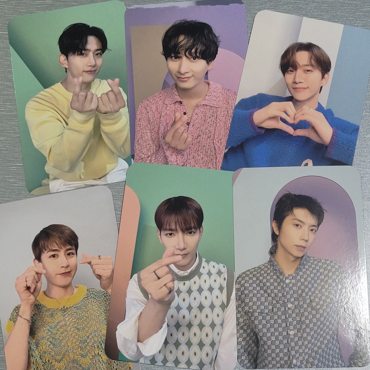 요즘 너무 바빠서 못들어왔네요ㅠㅠ
최근 근황은 15주년 콘서트 엠디를 드디어 받았습니다~!!
진짜 넘 이쁘네요ㅠㅠㅠ💕💕