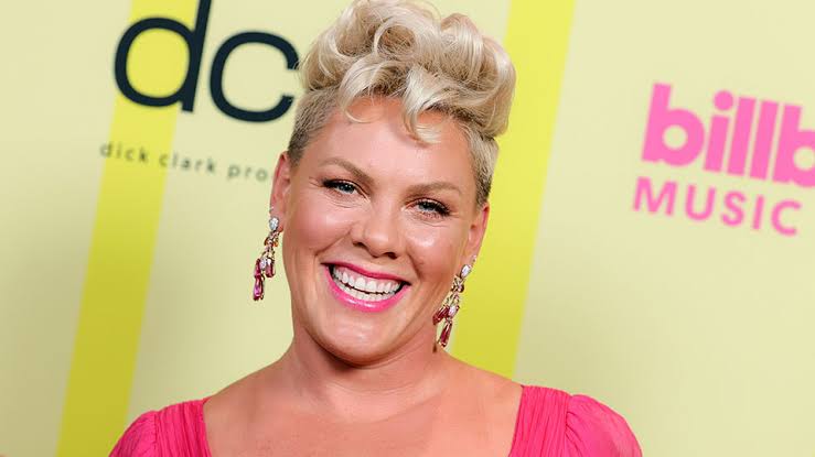 Smooth981FM's tweet photo. #NP Just Give Me A Reason - @Pink x @nruessofficial
On #StrictlySoul981 with @Ayokunmi_k
Listen Live: https://t.co/MJKwGb58rA
❤💙🤍
#Smooth981 #LoveMusic #LoveLife #SmoothFmLag https://t.co/MBEwxuXsVg