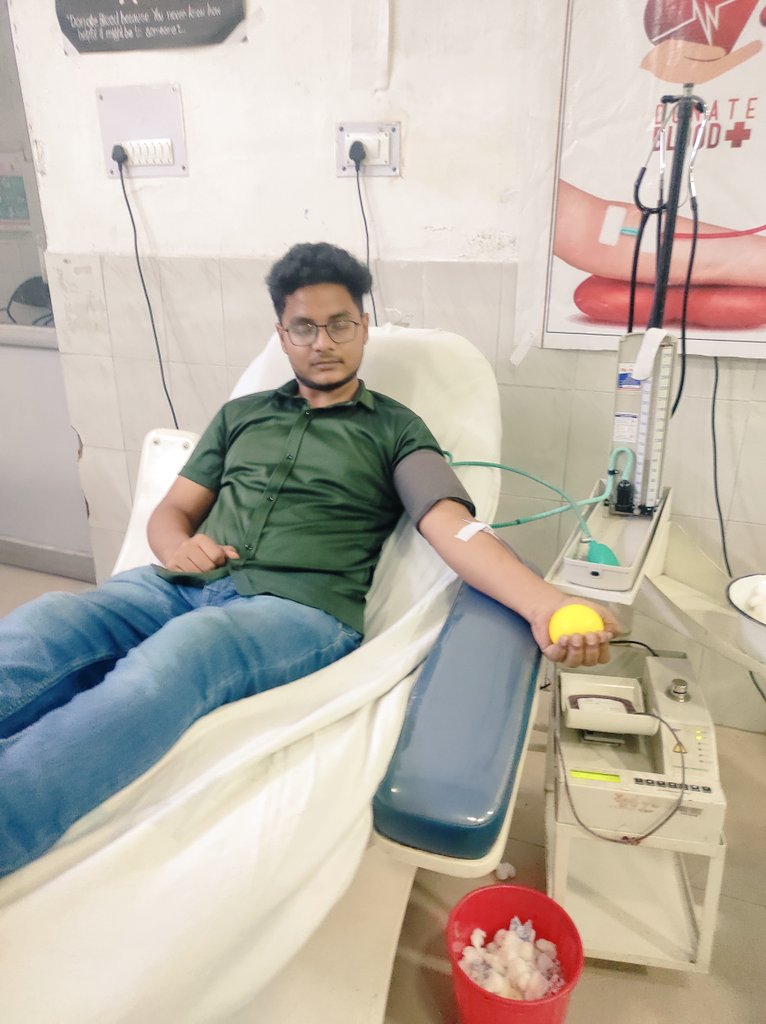 SvwstAshray's tweet photo. Blood donation 🩸 and uniting the HRG #Truckers to #RememberandCommit on #WorldAIDSDay2023 
@JharkhandAids @HLTH_JHARKHAND https://t.co/CZaGZoSthC