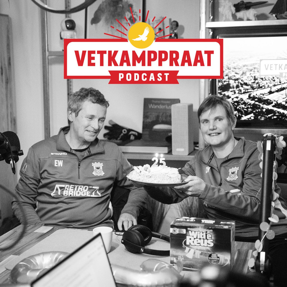 vetkamppraat's tweet photo. 🆕️🎙S4E6 Whittie Reus: wast een berg, kost een beetje 
🎂Carla Whittie is 25 jaar in dienst bij @GAEagles en deelt lief en leed, samen met haar man
😅🐎👩‍❤️‍👨Over John 't zweetpaard, autistische trekjes, jeugdopleiding en liefde! ❤️💛
🍏🟢🎧 https://t.co/Xx35gSQsLe

#gaetwe #kowet https://t.co/AgnOM7TizQ