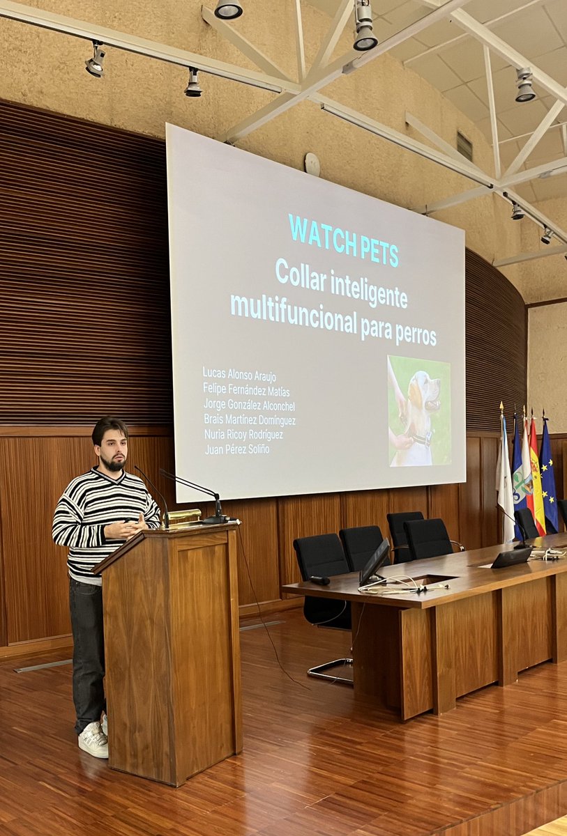 “¡Haz que cada paseo sea extraordinario con nuestro collar multifuncional para perros! 🐾🌟 Con diseño resistente y integración con una app. ¡Dale a tu peludo amigo la mejor experiencia en cada aventura! #CollarParaPerros #MascotasFelices”