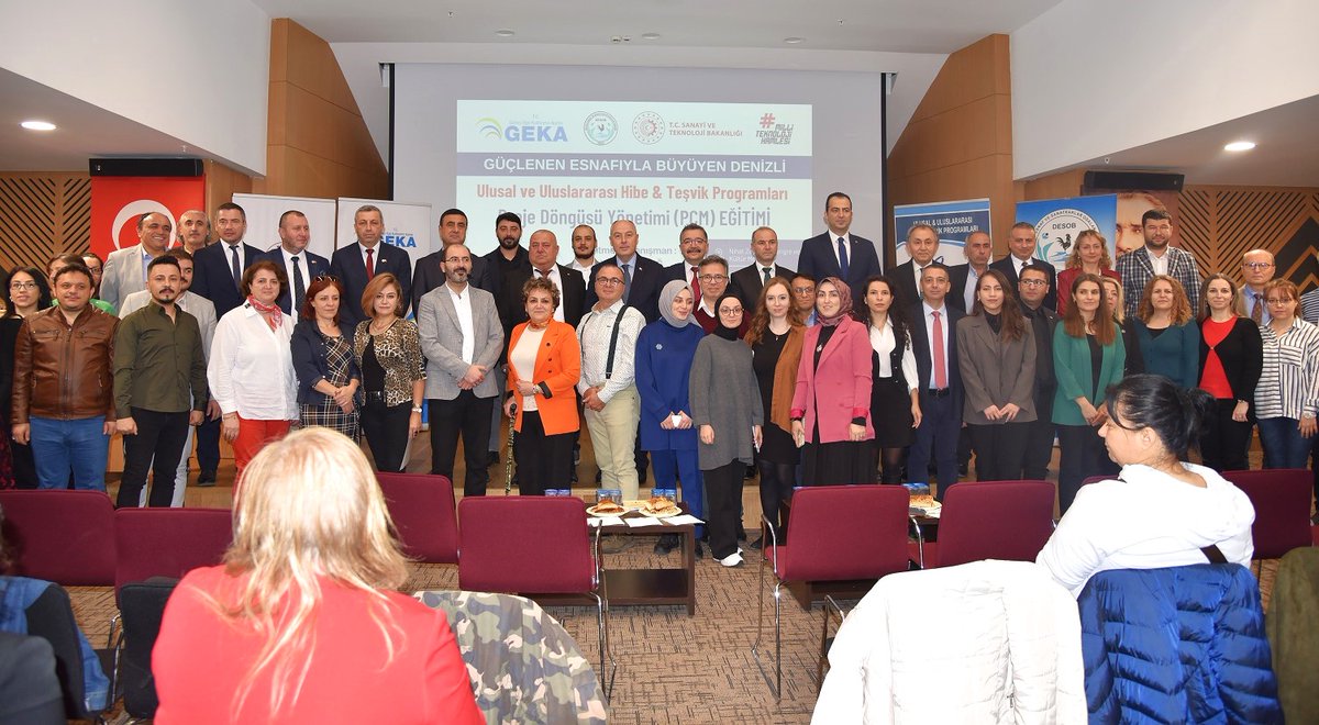 "Güçlenen Esnafıyla Büyüyen Denizli" projesinin eğitimleri sertifika töreniyle sona erdi. Katılımcılara sertifikalarını Denizli Valisi&amp;GEKA YK Üyemiz Ömer Faruk Coşkun ile Genel Sekreterimiz Özgür Akdoğan takdim etti.  <a href="/TCSanayi/">Sanayi ve Teknoloji Bakanlığı</a> <a href="/KalkinmaAjansGM/">Kalkınma Ajansları Genel Müdürlüğü</a> 
<a href="/DenizliValiligi/">T.C.Denizli Valiliği 🇹🇷</a> <a href="/Denizli_Esob/">Denizli Esnaf ve Sanatkarlar Odaları Birliği</a>