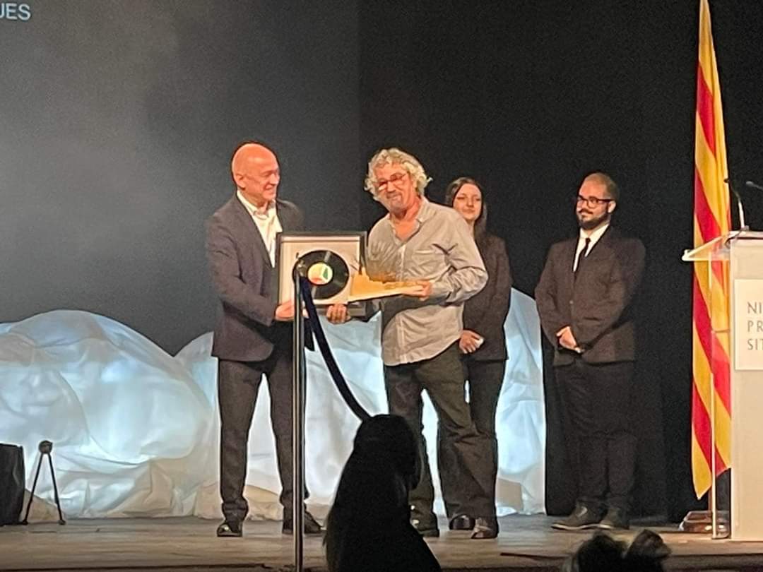 Albert Vadell: Premi Janio Martí d'Arts escèniques 2023 atorgat pel <a href="/elretirositges/">Societat Recreativa El Retiro</a>
Segur que al pare li hagués fet moltíssima il·lusió! 
Tècnic compromès i patidor com ningú i sempre treballant a l'ombra perquè tot surti bé i mai amb un no per ningú! 
Gràcies moniato!