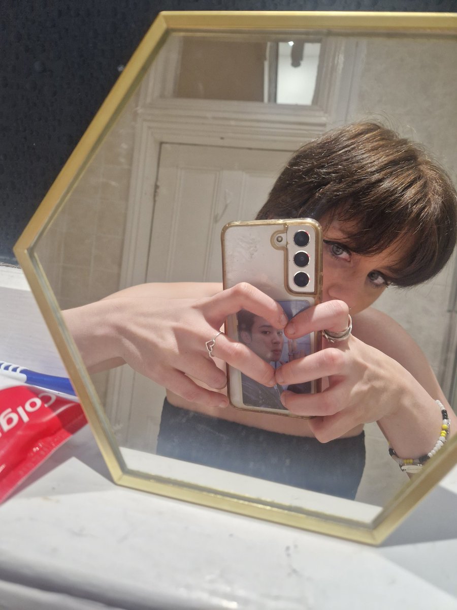 shroomloves's tweet photo. The only creative thing about me is my eyeliner 😞
#QIXSelcaday #QTZSelcaday #QIX셀카데이 #QTZ셀카데이 https://t.co/wf5WKhnv9E