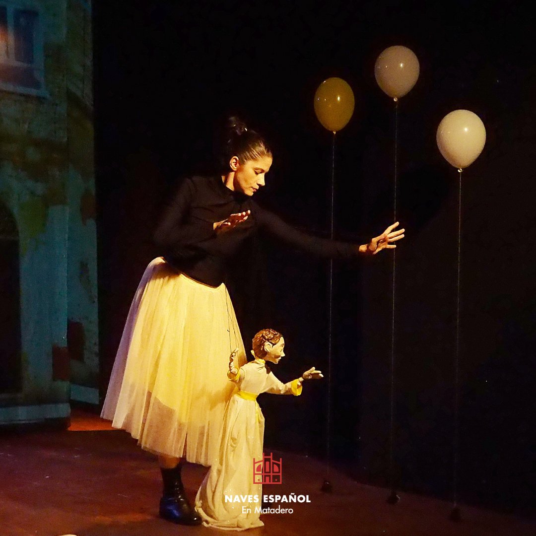 'Filar' (danza, marionetas y videomapping) de Antonella D’Ascenzi.

'Filar' forma parte de la cuarta edición de 'Vividero', el espacio familiar multidisciplinar de Naves del Español.

Los días 2 y 3 de diciembre en la Sala Hormigón en Naves del Español.

teatroespanol.es/espectaculo/fi…