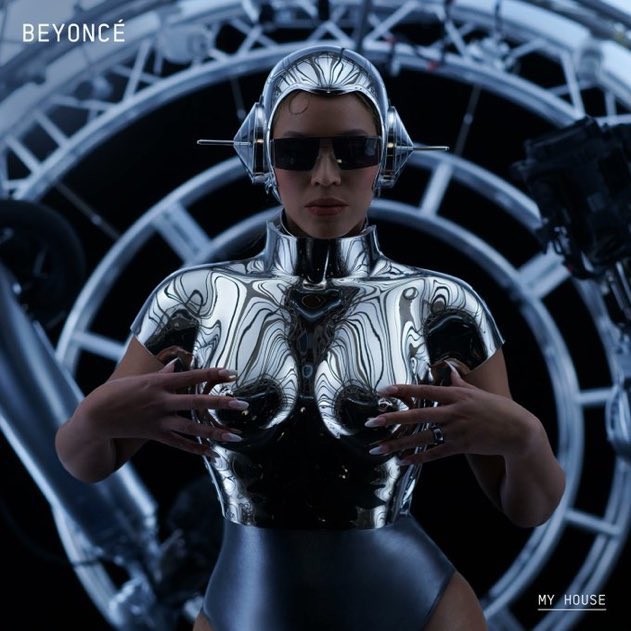 « Renaissance, the revolution » 
Quoi de mieux pour débuter ce week-end qu’un nouveau morceau de #beyonce ?!
MY HOUSE 🤩
Et rendez-vous dès ce soir dans les cinémas pour découvrir #RENAISSANCETHEFILM 

🎟️beyoncefilm.com