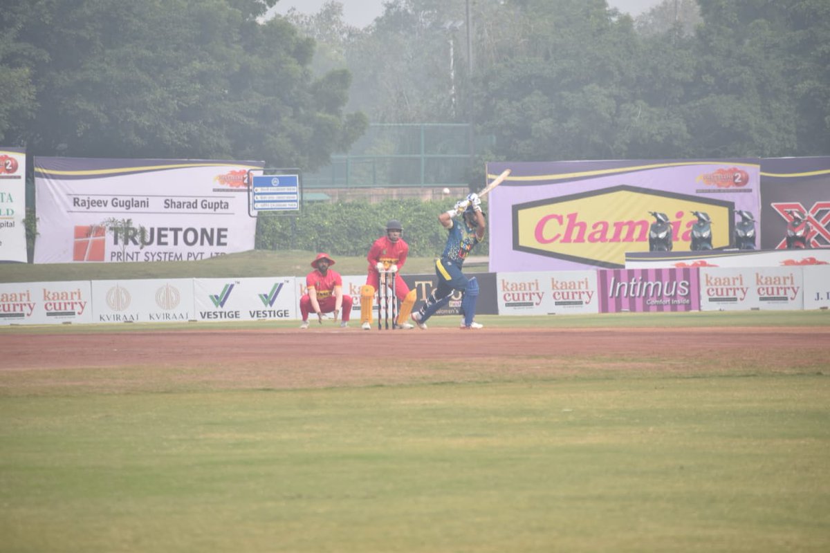 MPGautamGambhir's tweet photo. EDPL के 10वें मैच में Jangpura Lions ने Okhla Tigers को 04 विकेट से हराया।
मैच का टॉस मयूर विहार भाजपा जिला महामंत्री और निगम पार्षद संजीव सिंह जी, मंडल अध्यक्ष बृजगोपाल बॉबी जी और दीपक गुप्ता जी ने करवाया।
मैन ऑफ मैच का अवार्ड पूर्व जिला अध्यक्ष और निगम पार्षद राम किशोर शर्मा जी, निगम पार्षद यशपाल कैंतुरा जी, मंडल अध्यक्ष हितेश आर्या जी, मंडल अध्यक्ष जीतू चौधरी जी, दीपक बंसल जी, नीरज शर्मा जी, कपिल बिधुरी जी ने तिशांत डाबला को उनके उत्कृष्ट प्रदर्शन के लिए दिया।