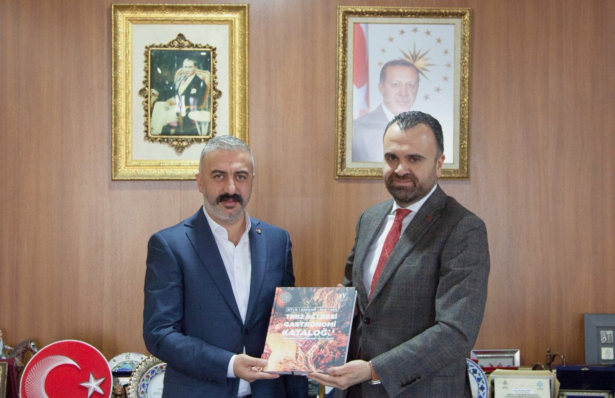 Kurul Başkanımız Ümit Can Sarı ve Kurul Üyelerimiz; Doğu Anadolu Kalkınma Ajansı Genel Sekreteri Sn. Halil İbrahim Güray'ı makamında ziyaret etti. Ziyarette; Kurulumuz ile DAKA arasında yapılacak işbirliği konuları görüşüldü.

<a href="/TC_DAKA/">DAKA</a> <a href="/higuray65/">Halil İbrahim GÜRAY</a> <a href="/umitsari65/">Ümit Sari</a>