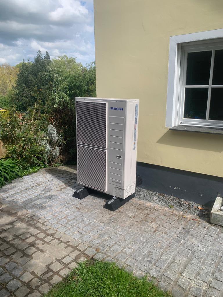mscheating's tweet photo. Christmas is coming treat yourself and help save the planet with 🌎 a new heat pump 😍☕️ 
Call 0345 496 7041 to find out more 🔥🎅🏼

Another great #airsourceheatpumps Install 🏁🥇🎯🆒✅♻️#happycustomer #atherstone
 
#heating #heatpumps #greenenergy #savetheplanet #nomoregasboiler https://t.co/UBuUs81Sst