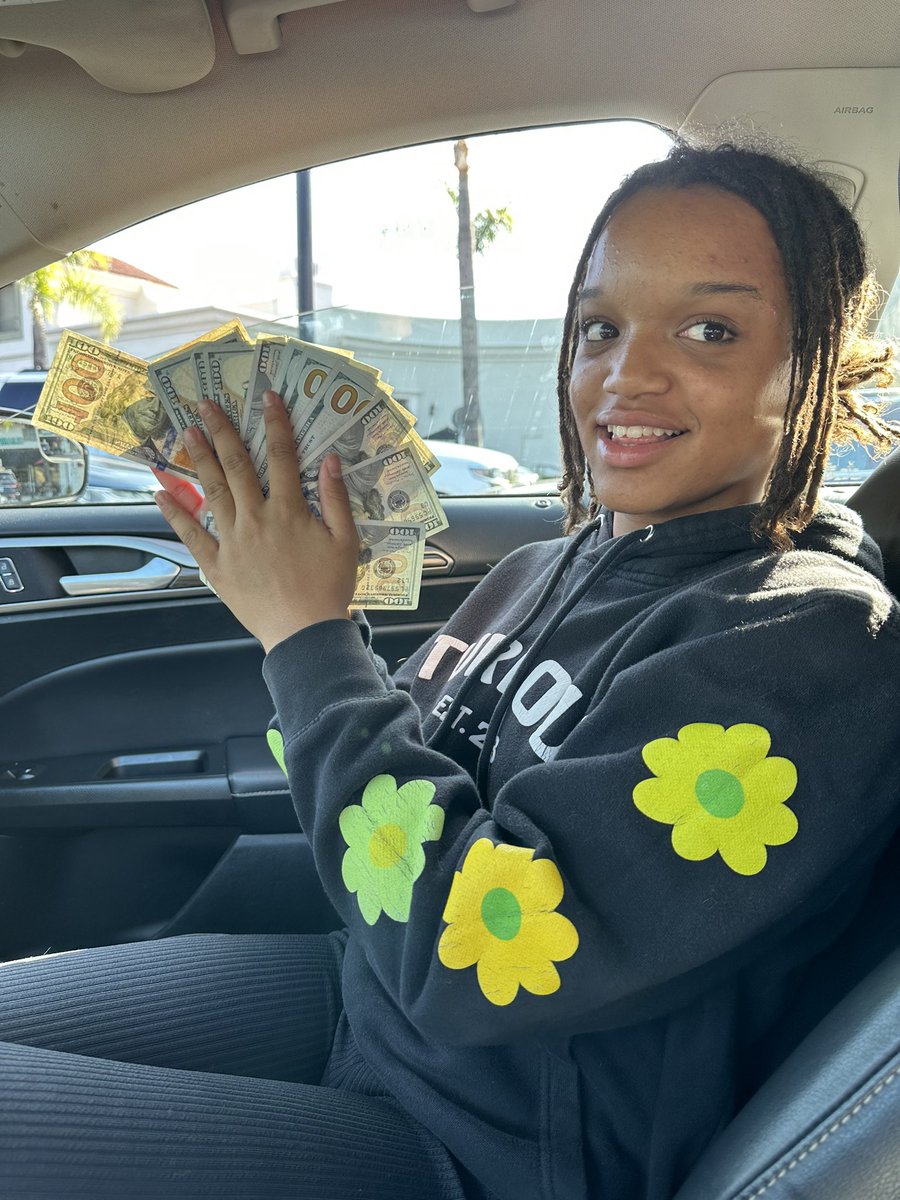 cottoncandy_flips tweet media