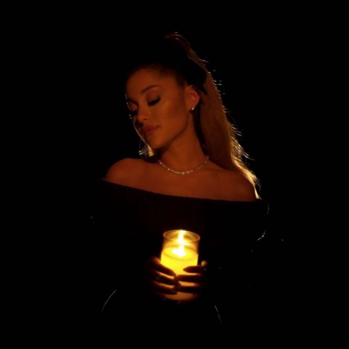 ThePalaceRoom's tweet photo. #TPR ⚠️ | The Princess has released her Christmas EP ‘Princess Christmas’ out now. #PrincessChristmas @denspov https://t.co/i6ABxO4jz2