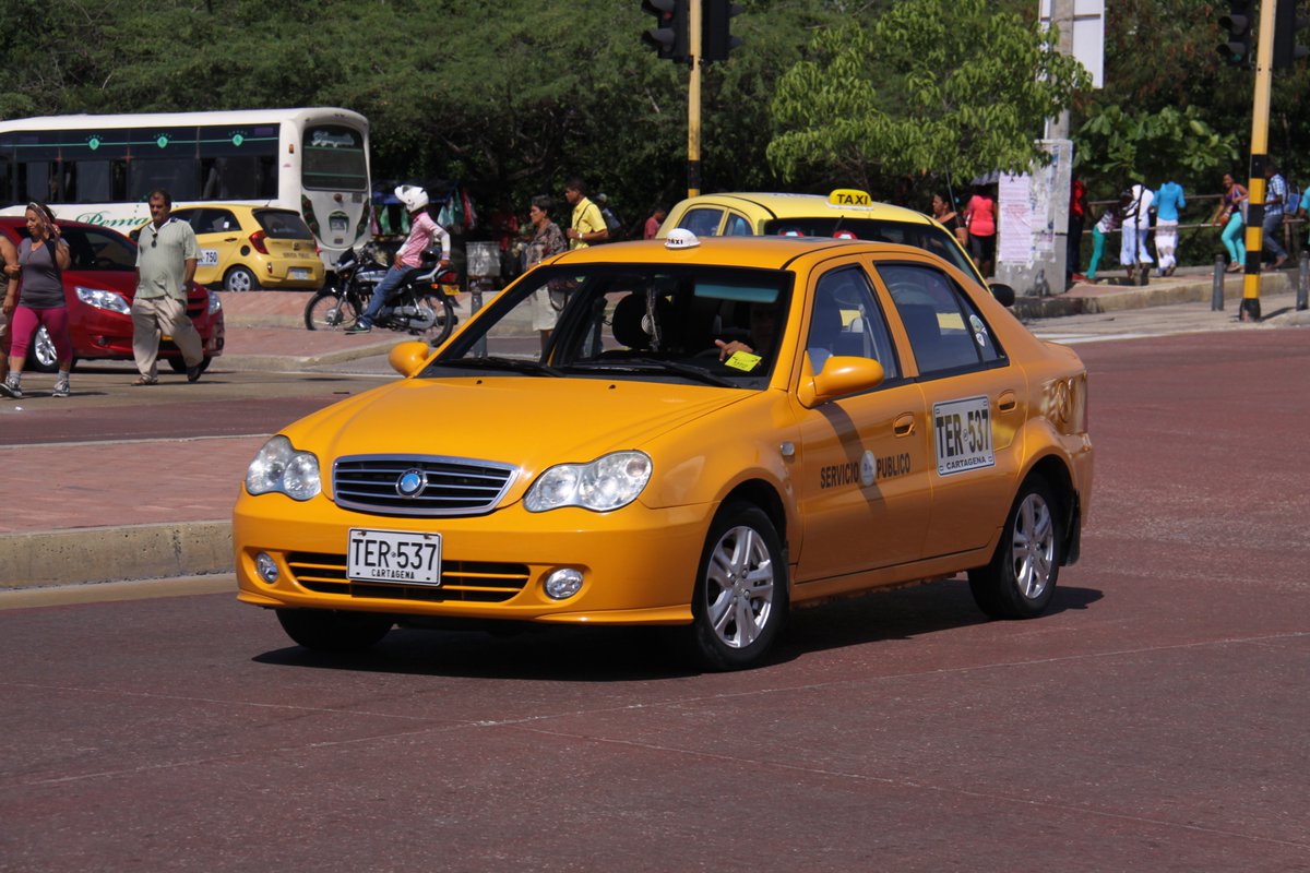 flaneurUK's tweet photo. From the archive: 1 December 2013 and some interesting #streetspots in Colombia, including some hatchaloons and Chinese models (Taxi edition) https://t.co/4cKvGEiFyB