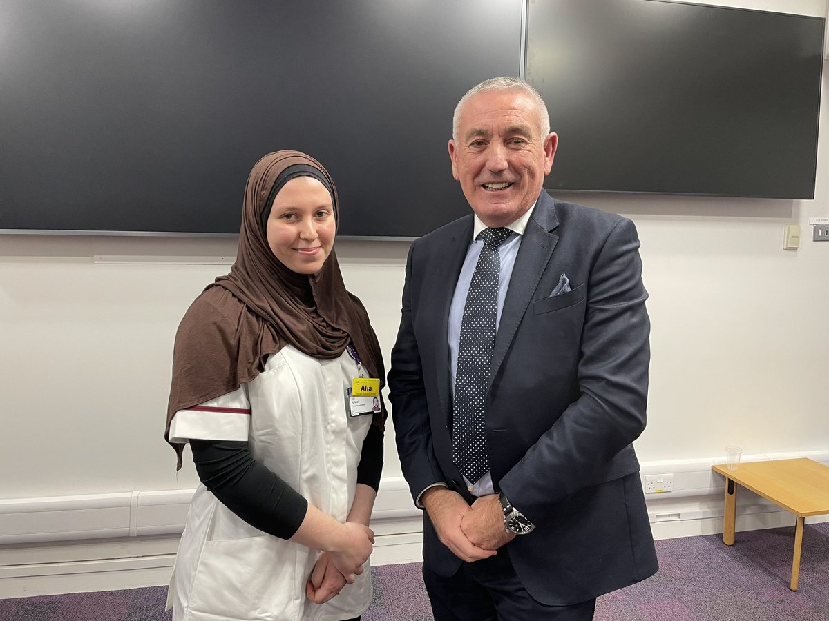 It was a real pleasure to meet Alia yesterday at Heartlands Hospital Birmingham. She is about to become SLT apprentice in January. I want to make sure @RCSLT follow her progress throughout her programme. @uhbtrust @GillianRudd @BeverleyHarden @MelaniePacker72 @SuzanneRastrick