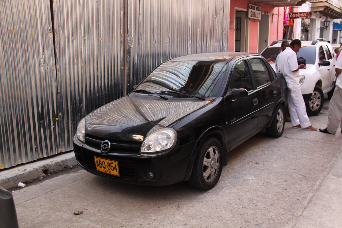 flaneurUK's tweet photo. From the archive: 1 December 2013 and some interesting #streetspots in Colombia https://t.co/S6FKCjGFoC
