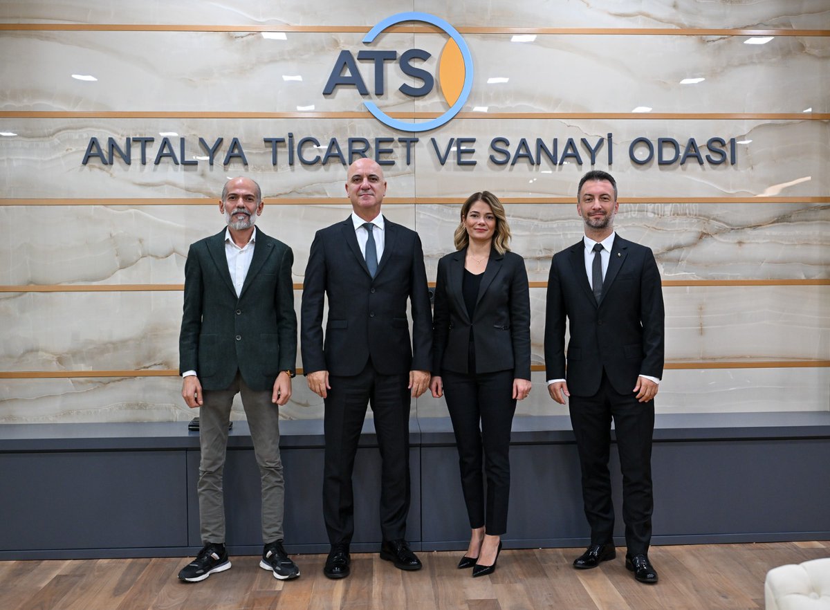 İnşaat Mühendisleri Hatice Onay ve Murat Emre Sarı ile Antalya’mızın kentsel dönüşümdeki mevcut durumunu konuştuk. Ziyarette aramızda olan Yazar Aren Çakırtaş ile yeni kitabı “Kırmızı” üzerine keyifli bir sohbet gerçekleştirdik. Ziyaretleri için kendilerine teşekkür ediyorum.